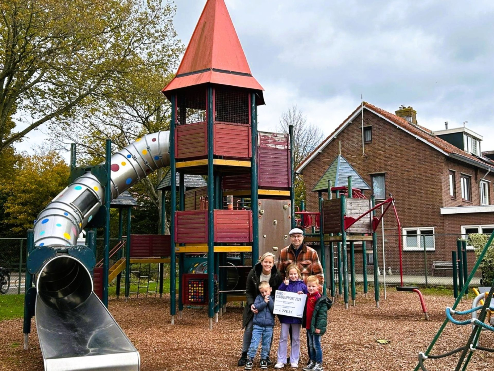 Speeltuin de Helderse Buurt ontvangt cheque van Rabobank ClubSupport