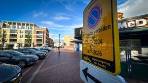 Veel waarschuwingen, weinig boetes voor parkeren op het Julianaplein