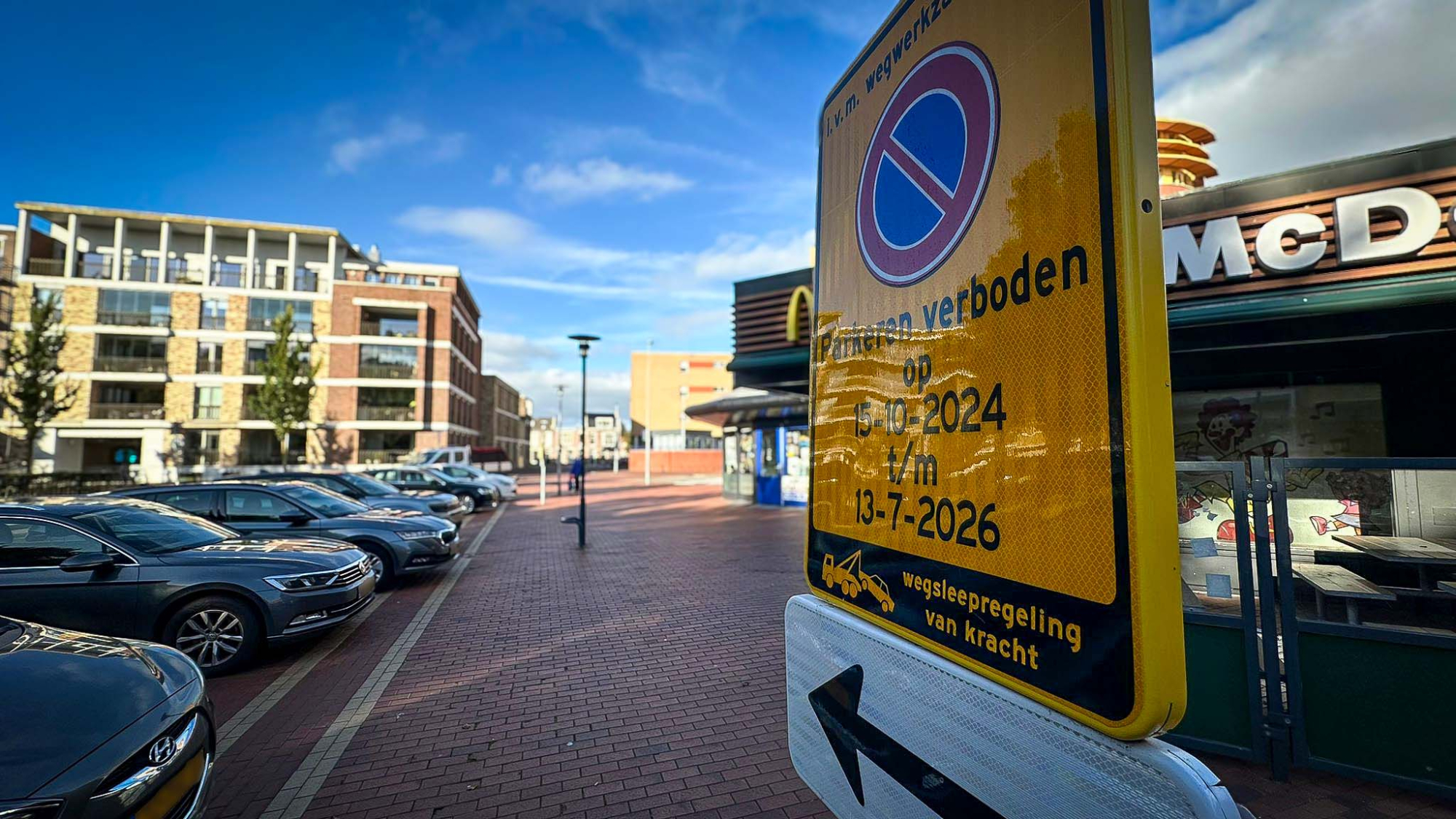 Veel waarschuwingen, weinig boetes voor parkeren op het Julianaplein