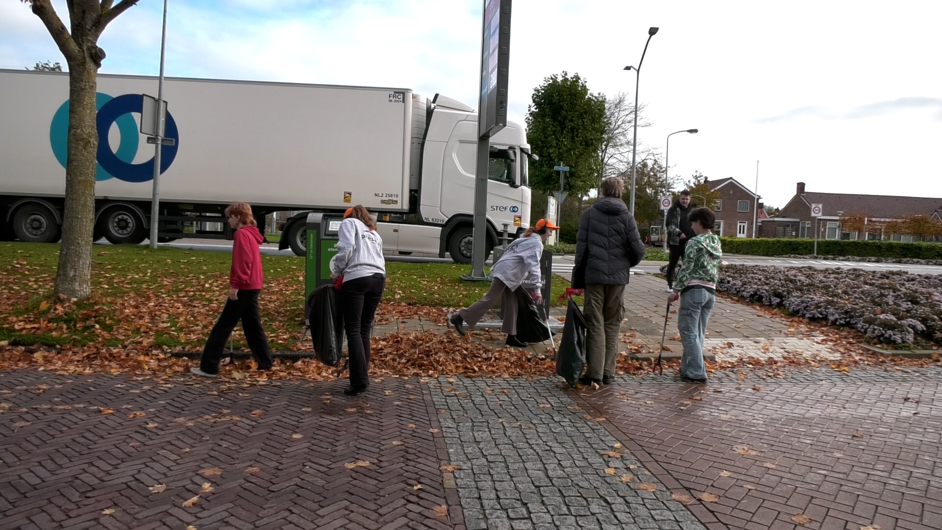 Video: Stichting Present gaat maandelijks zwerfafval opruimen