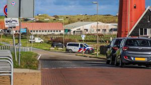 Politie start grootschalige zoektocht naar nepagent in Den Helder